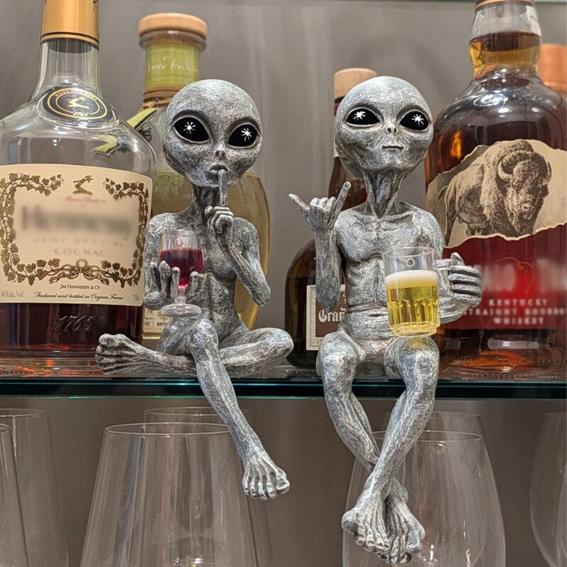 Mimoqk Alien Standbeeld, Beer Drinking Sculpture, Resin Novelty Mimoqk Alien Standbeeld, Beer Drinking Sculpture, Resin Novelty